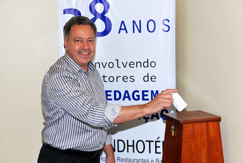 Carlos_Silva__reeleito_presidente_do_Sindhotis